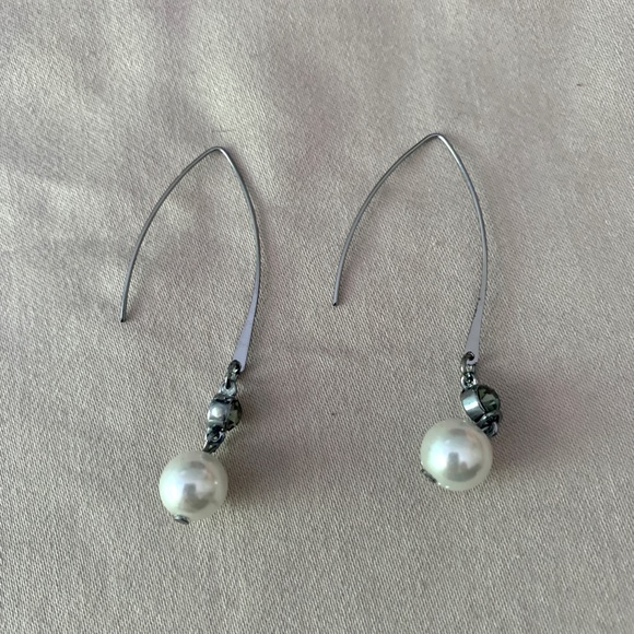 Pearl Earrings - Picture 1 of 1